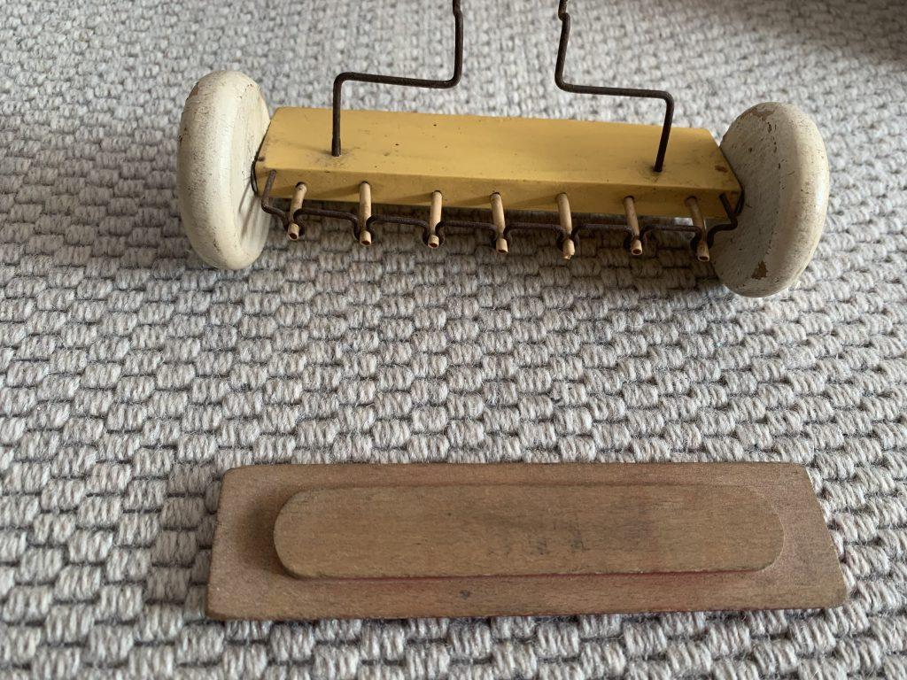 Lego wood wooden vintage sowingmachine  . LEGO trælegetøj såmaskine nr 3